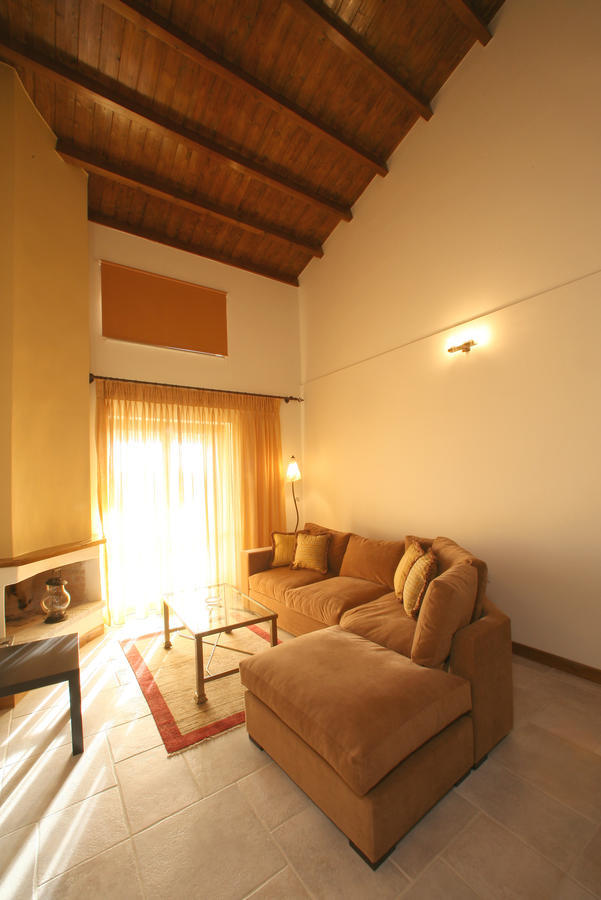Arhontiko Parnona Hotel Karyes Quarto foto